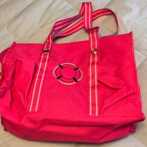 Utility tote with zipper